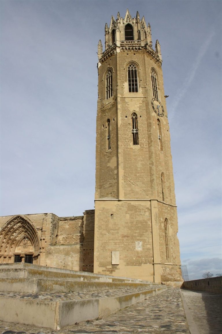 Torre campanario de la Seu Vella de Lleida, antigua mezquita mayor de la Lleida musulmana.
